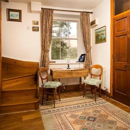 Apartment Drystones *